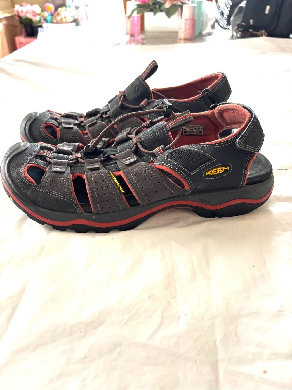 KEEN Gray Red Rialto ll Waterproof Hiking Sandals SZ 10.5 Worn 1X - Picture 12 of 15